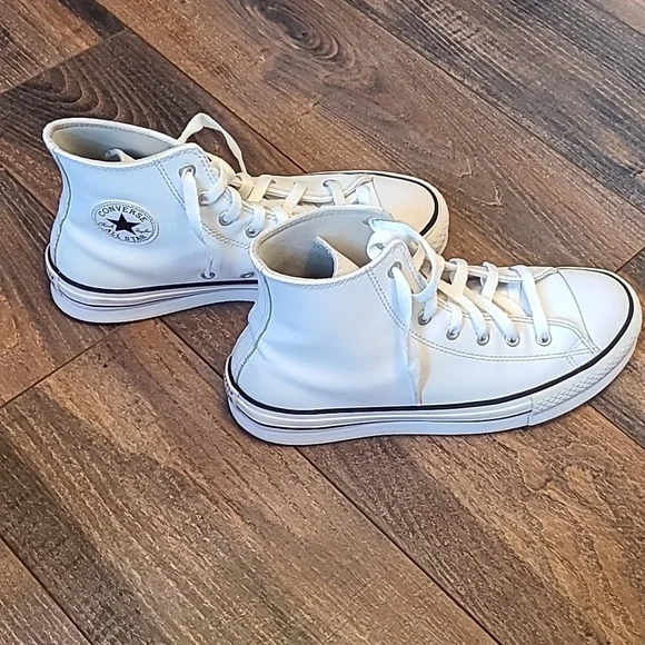 Chuck Taylor All Star Leather Platform, White, Size 7 - Picture 3 of 5